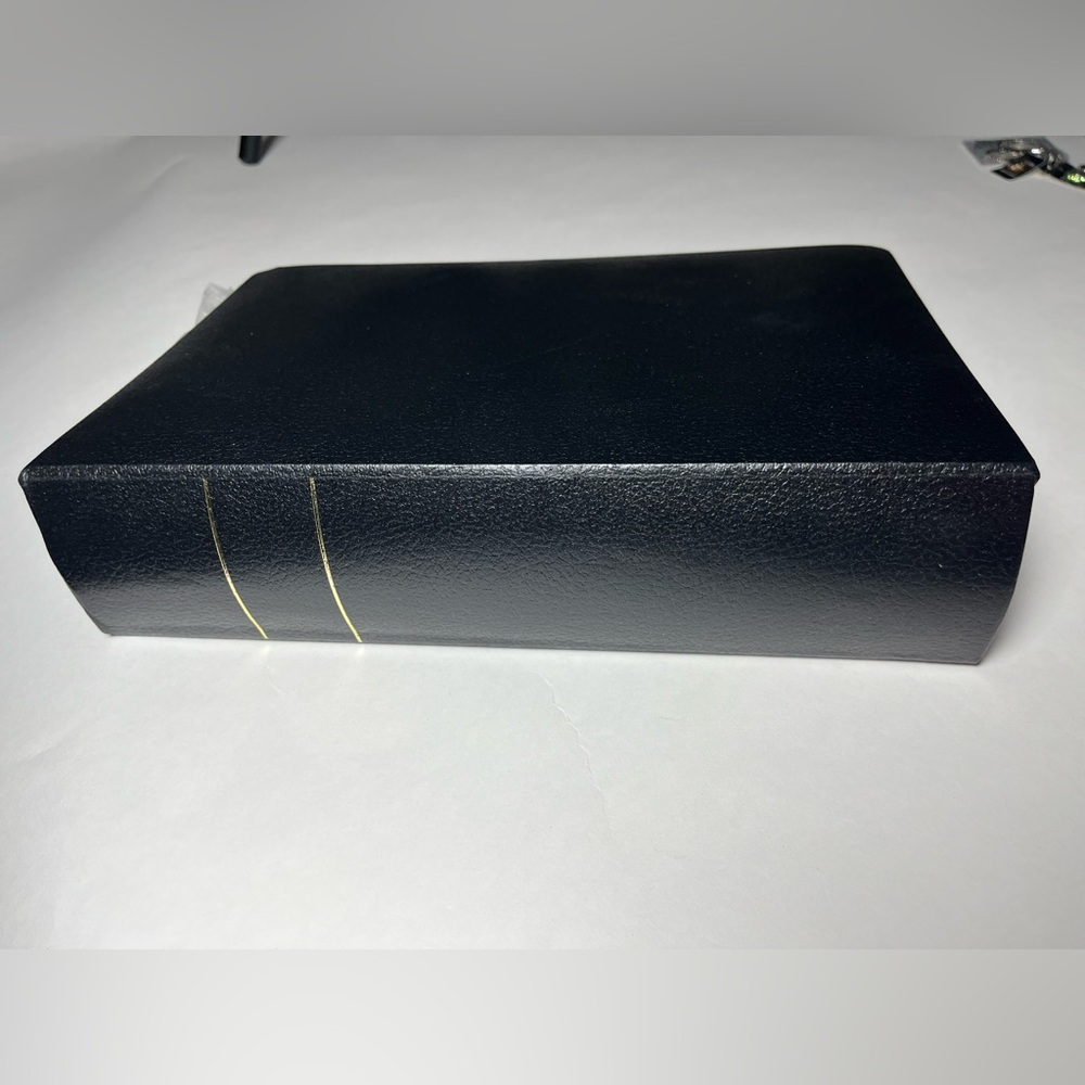 NWOT lovely capri leather photo album - for wedding or other important photos!